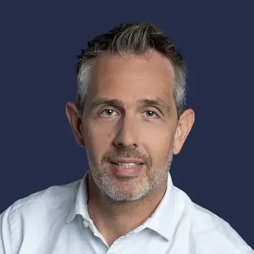 A portrait photo of the CEO of Steer Studios, Yannick Theler